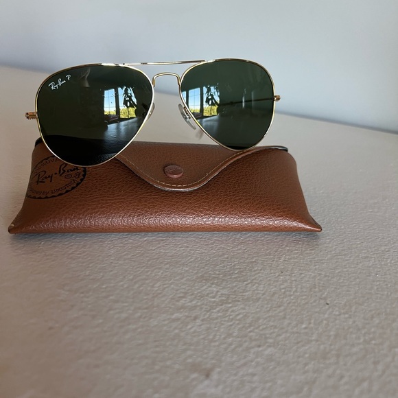 Ray-Ban Aviators Polarized with Green Lenses - Picture 1 of 6